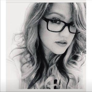 Meet your Posher, Monique